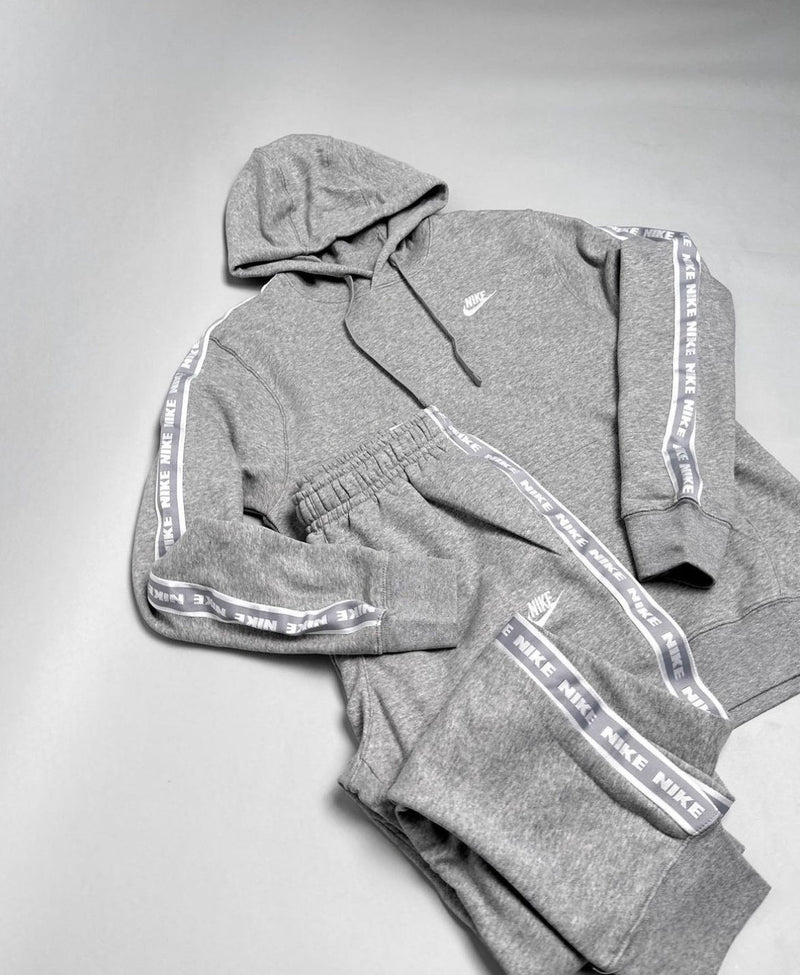 Conjunto NK Tracksuit Europa