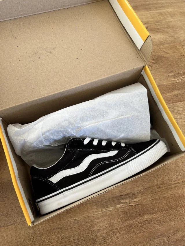 MAD RATS OLD SCHOOL PRETO (acompanha os dois cadarços)