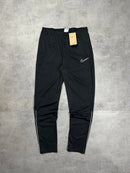 Conjunto NK Dri-Fit 2021 (Branco e Preto)