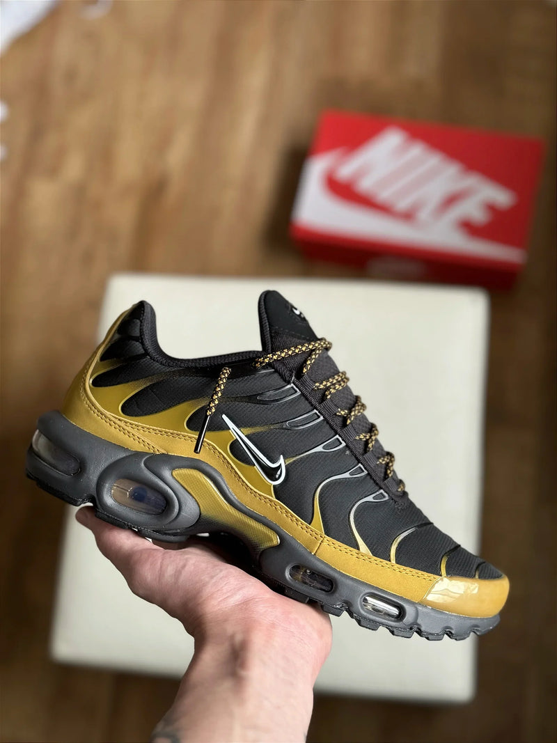 NIKE AIR MAX PLUS “Bronzine”