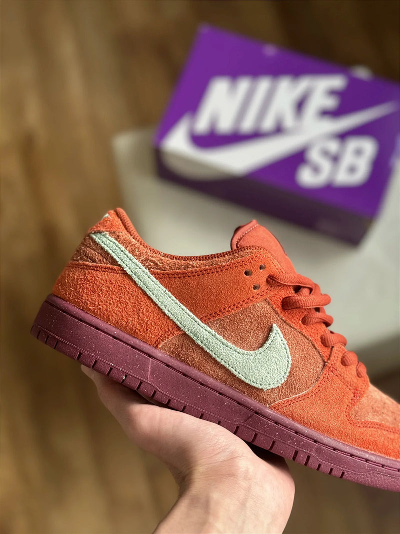 NIKE SB DUNK LOW PRO “Mystic Red”